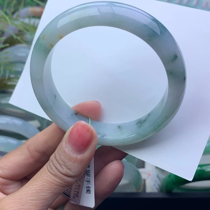 翡翠手镯未镶嵌天然翡翠手镯