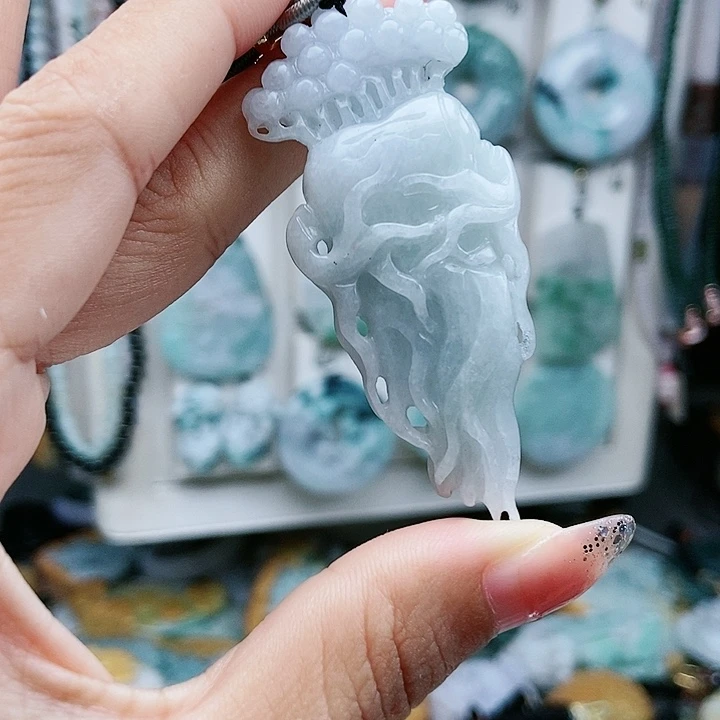 颈饰足铂镶嵌翡翠翡翠