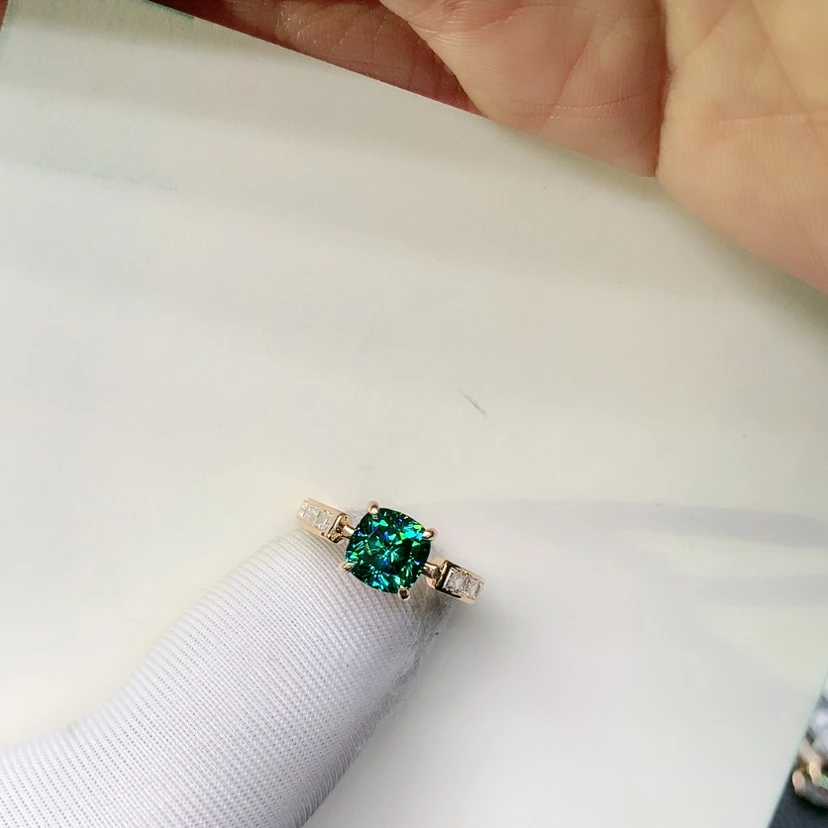 【闪购商品】合成碳硅石戒指/指环18K金镶嵌琦*