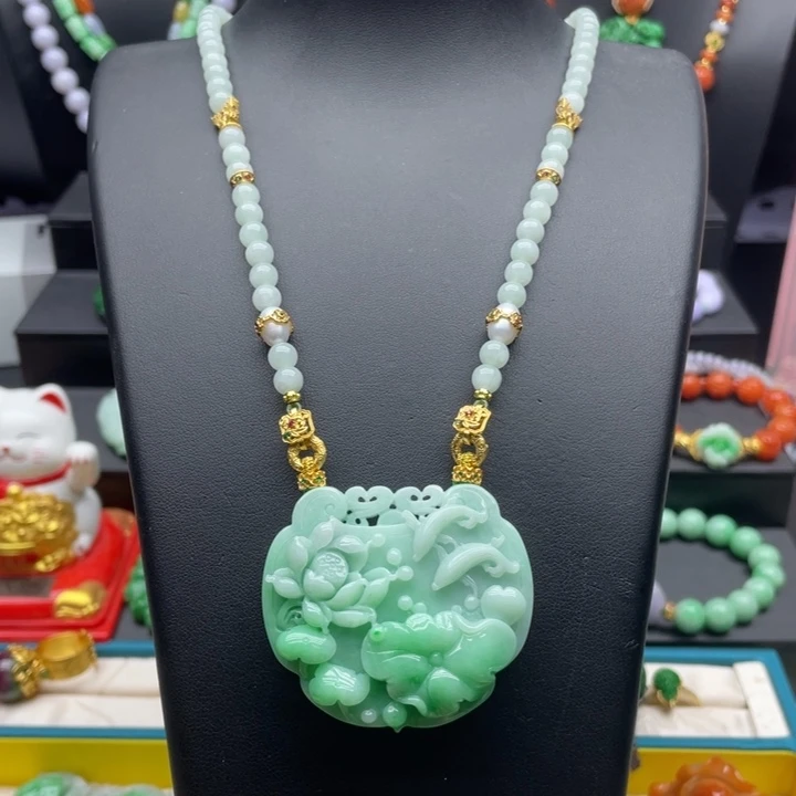 翡翠未镶嵌颈饰翡翠荷叶