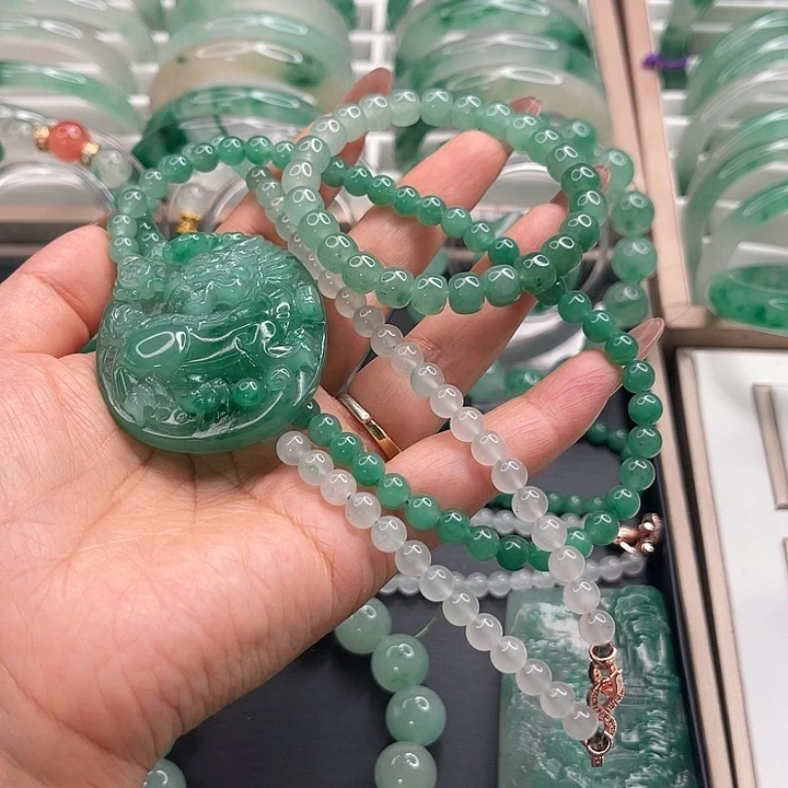 石英质玉未镶嵌颈饰雨****地