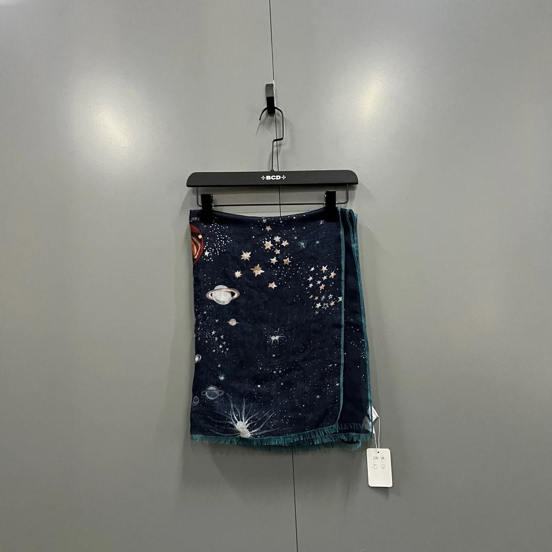 95新 Valentino/华伦天奴 （cc）星球印花丝巾  bc006538