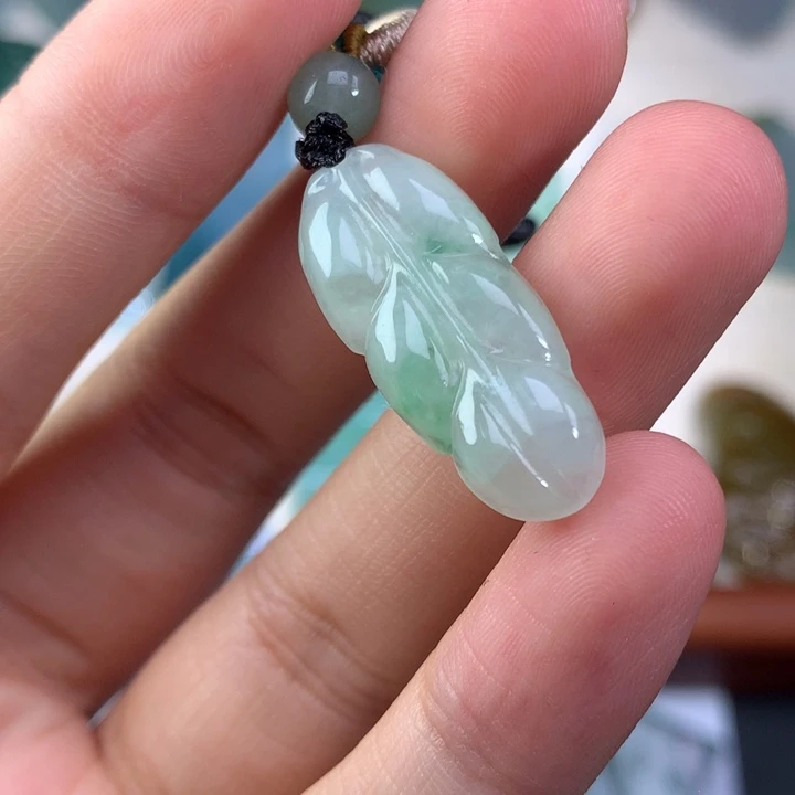 翡翠未镶嵌颈饰好