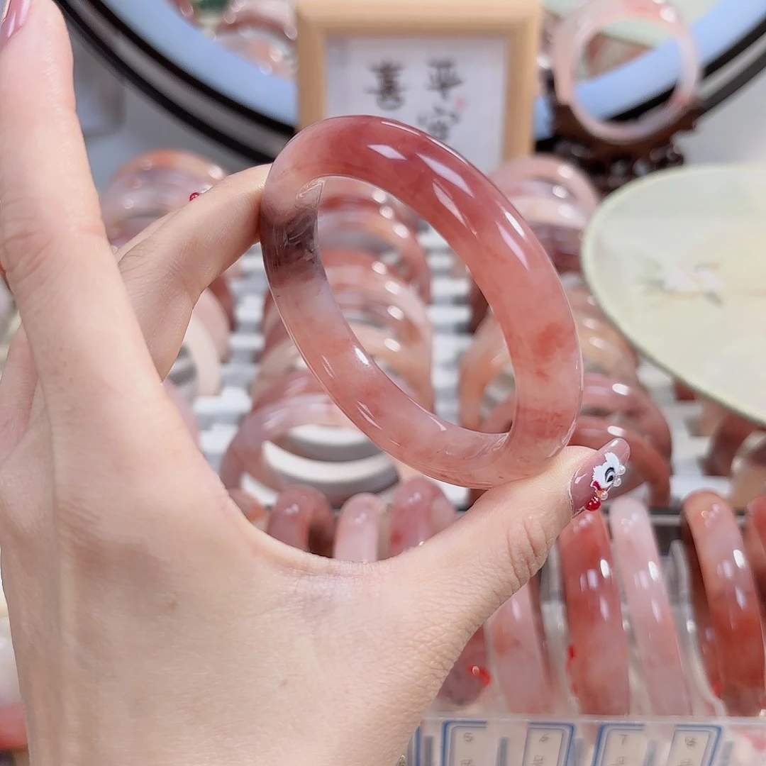 石英质玉手镯未镶嵌且***惜