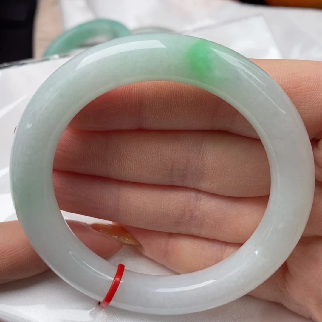 翡翠手镯未镶嵌56圆条