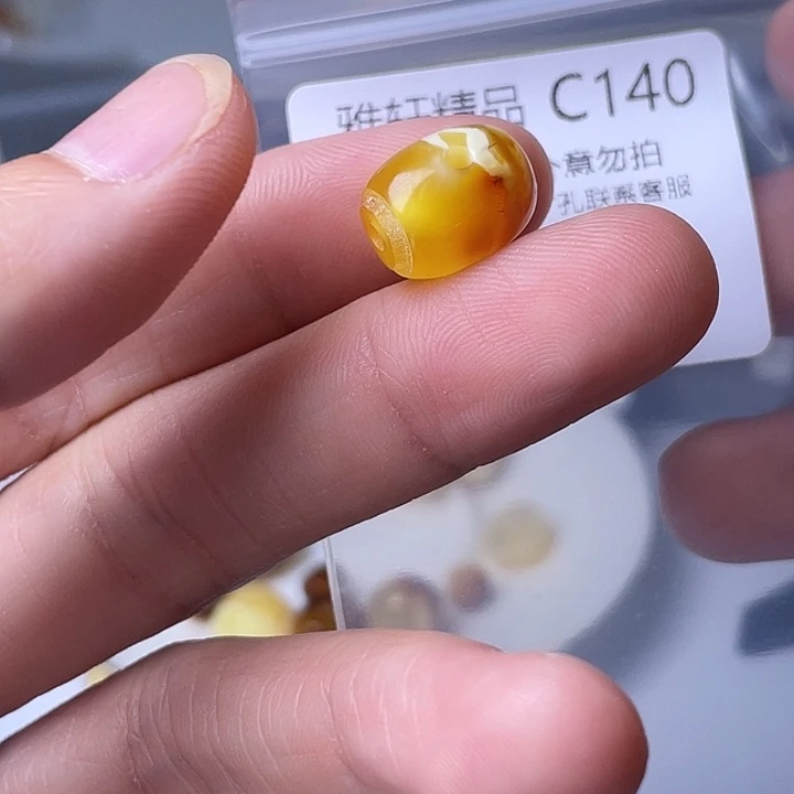 訴***未镶嵌琥珀裸石琥珀