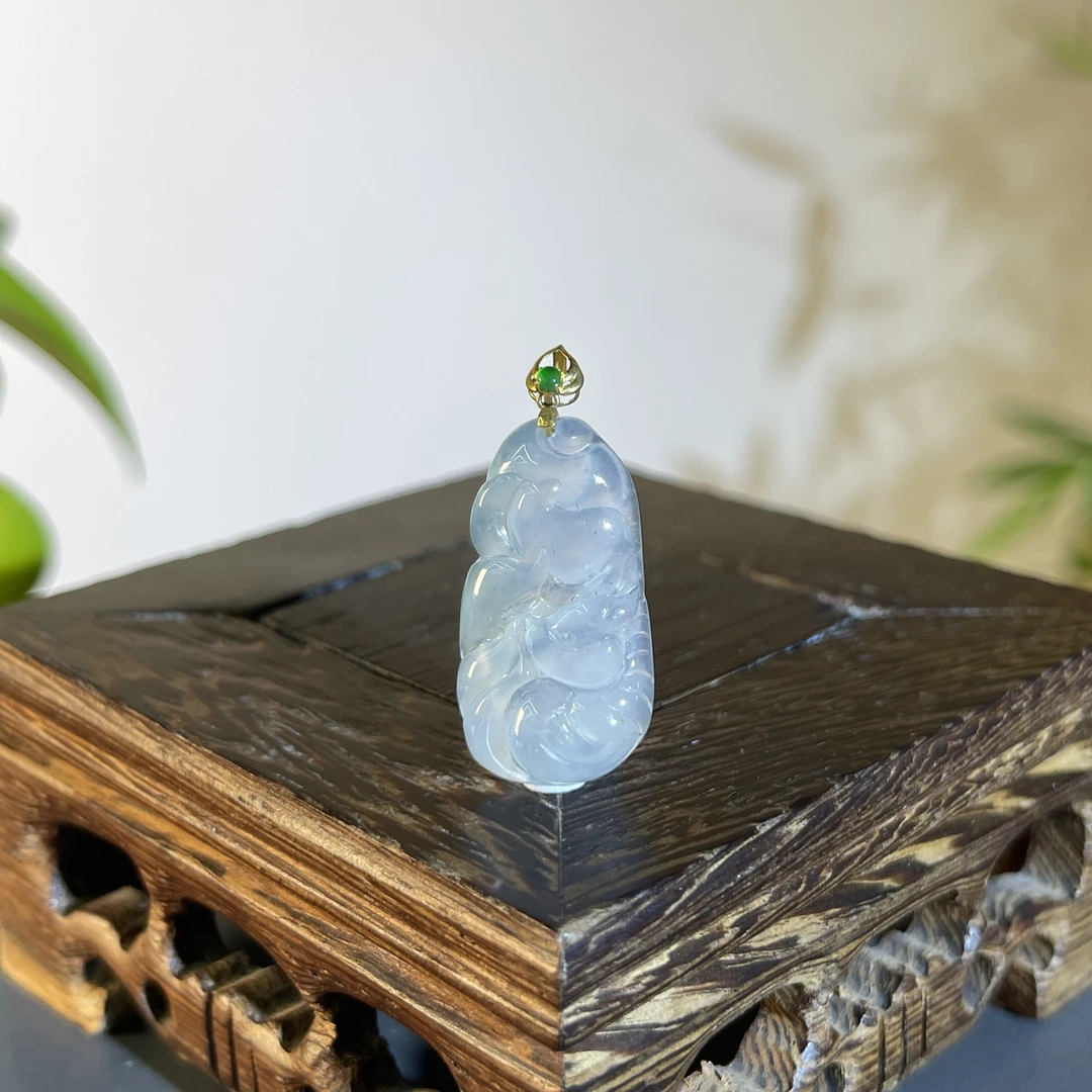 JTW26-46  天然缅甸A货翡翠  18K金扣九尾狐