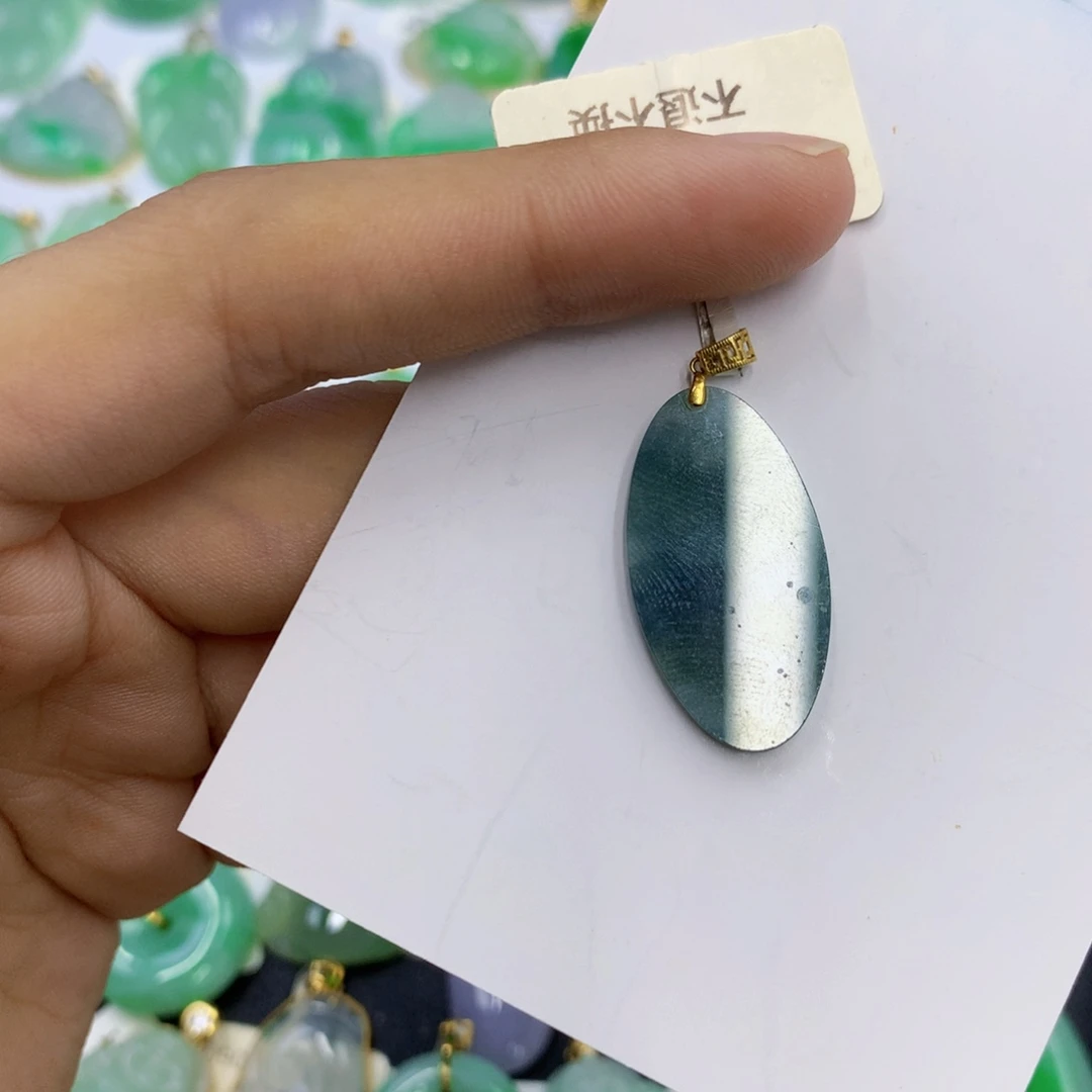 翡翠18K金镶嵌颈饰翡翠