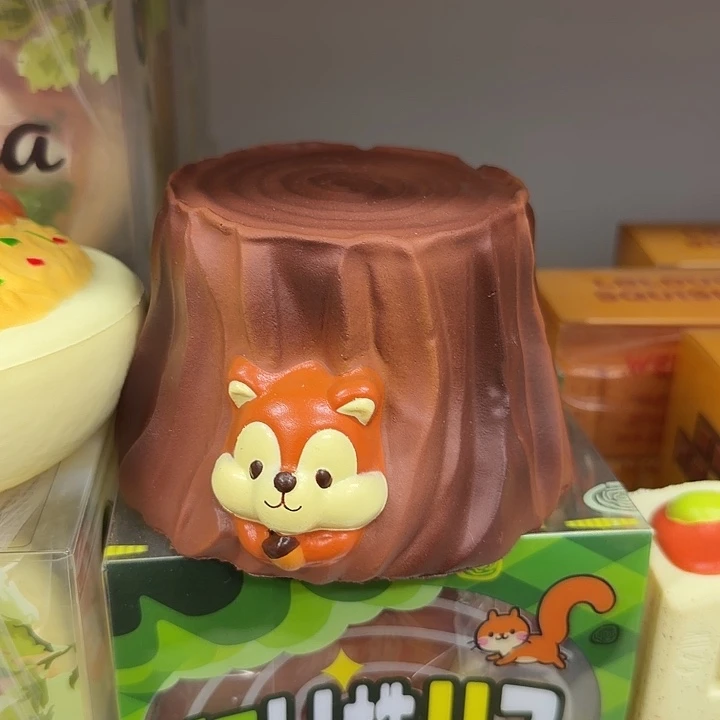 塑料松鼠树桩样品有瑕疵