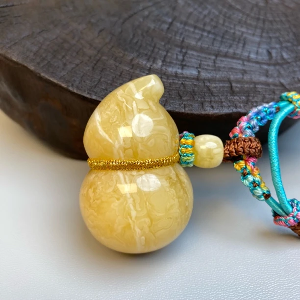 24.26克49×31.6毫米俄料浓白妖花蜜蜡葫芦吊坠平安扣公主扣项链