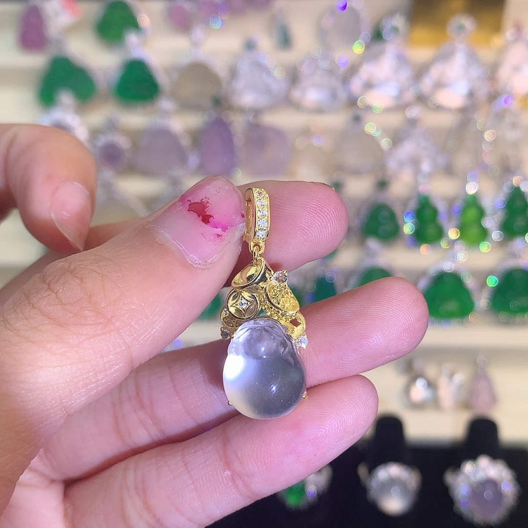 石英质玉颈饰银S925镶嵌笑**糖