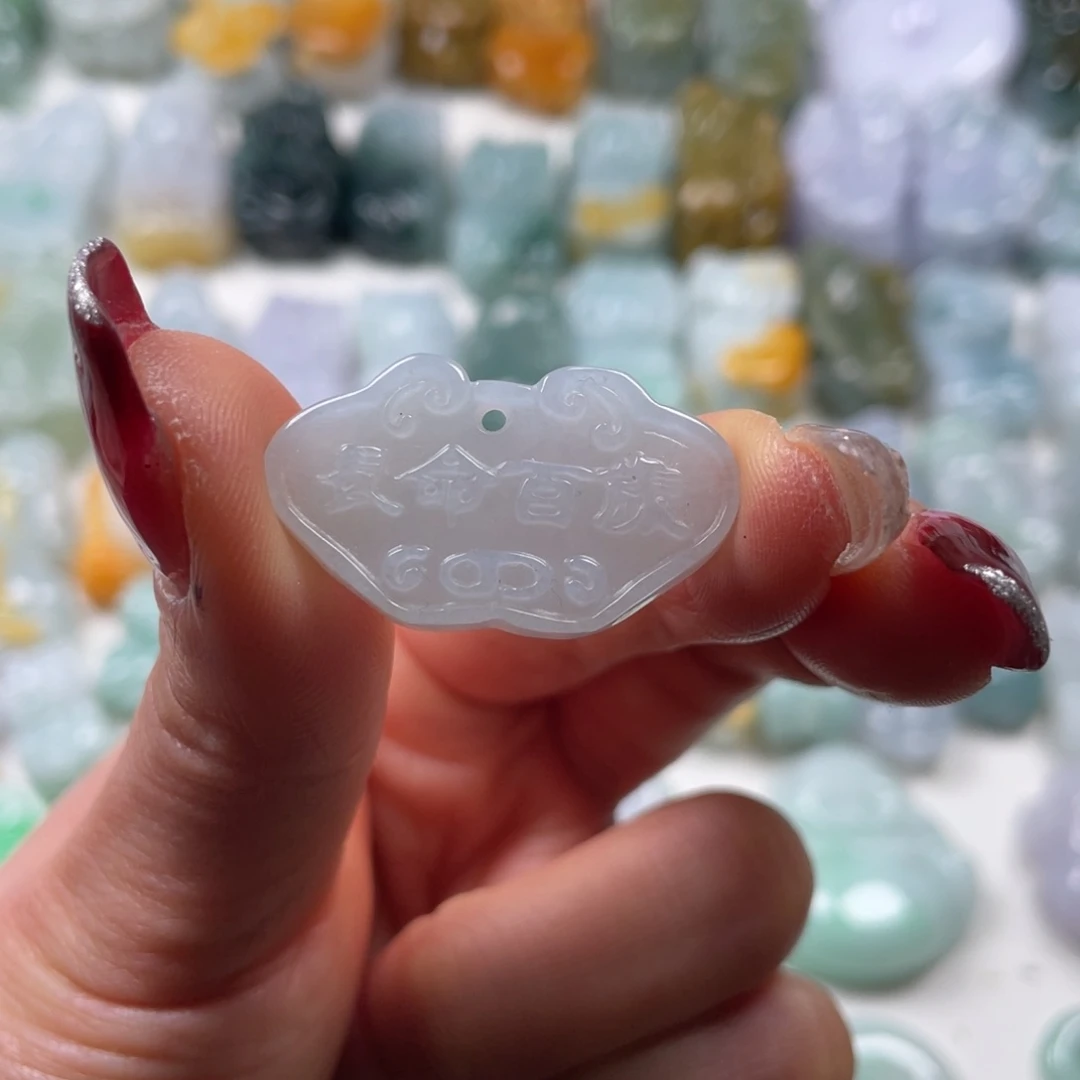 翡翠吊坠(赠链)未镶嵌