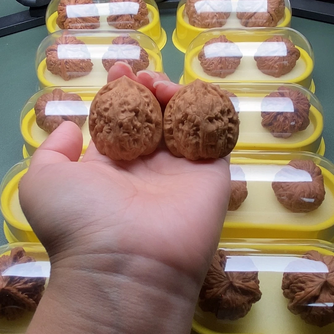 文玩核桃吊坠红锦鲤37