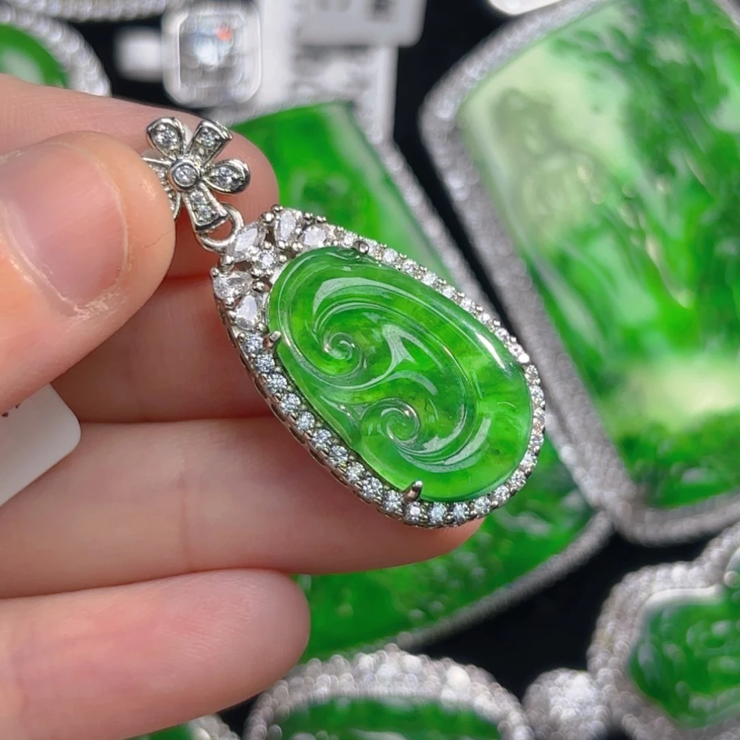 翡翠颈饰未镶嵌如意