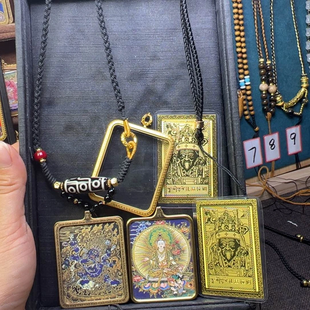 吊坠美丽的唐卡结缘