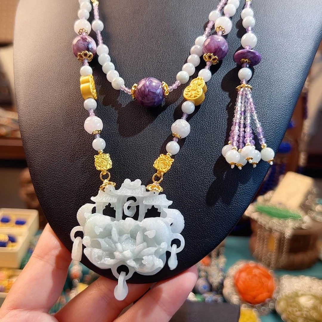 翡翠未镶嵌颈饰国风