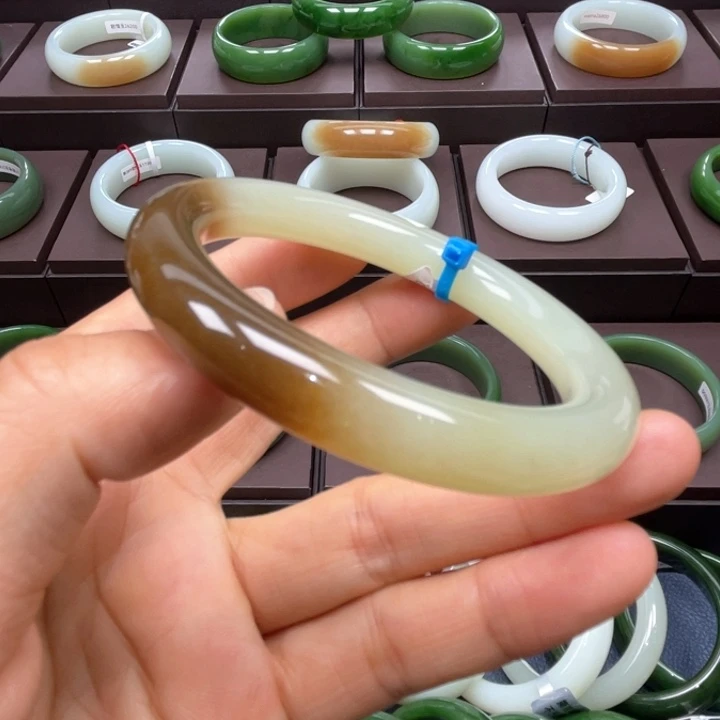 和田玉未镶嵌手镯