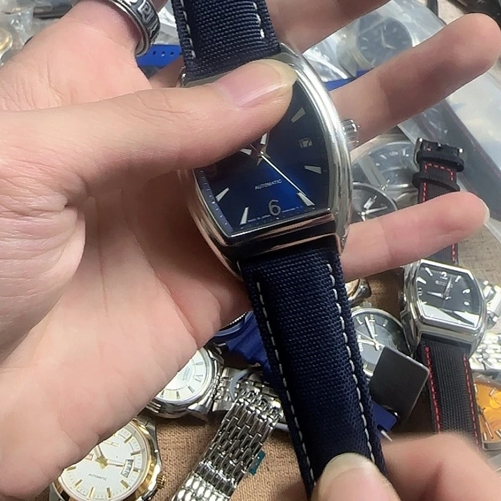 精钢酒桶一个蓝色