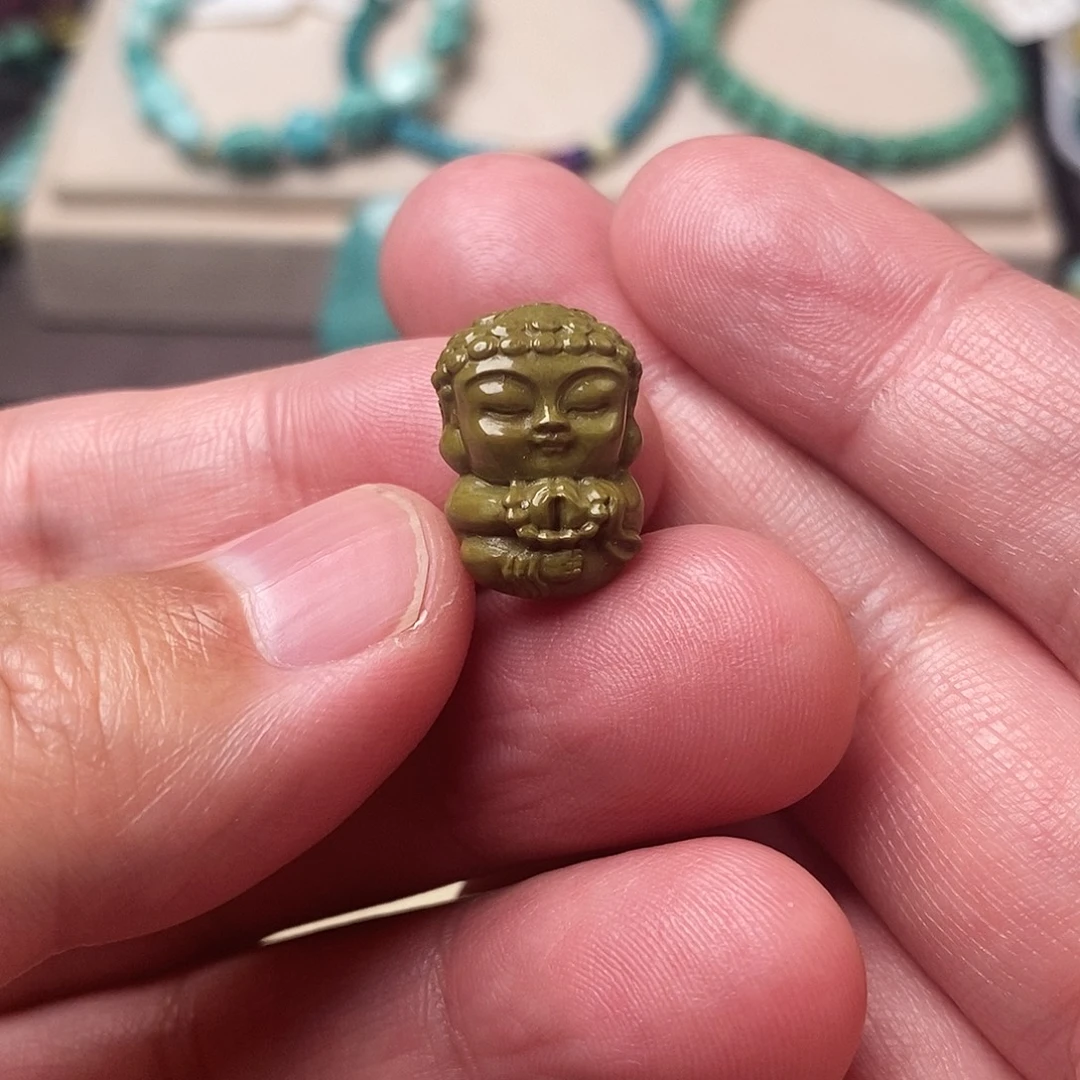 绿松石未镶嵌颈饰