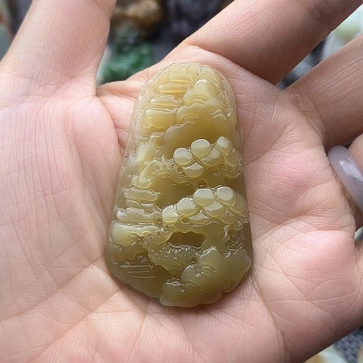 颈饰未镶嵌和田玉（糖玉）