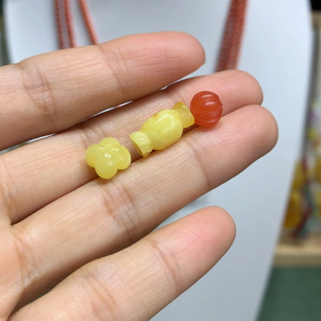 蜜蜡裸石未镶嵌特价瑕疵