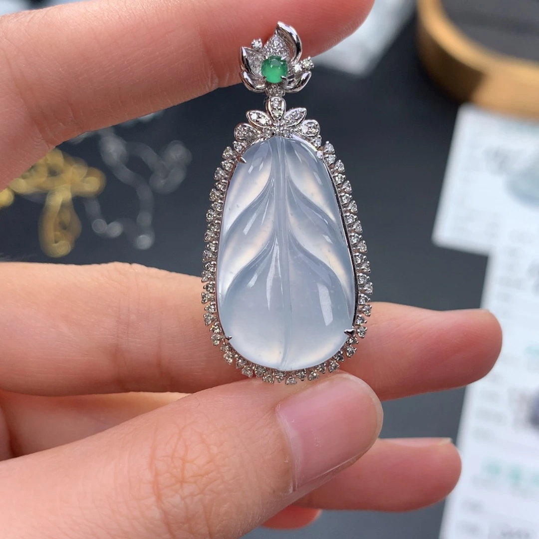 颈饰18K金镶嵌翡翠