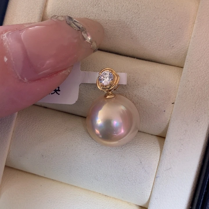 18K金镶嵌颈饰拼合珍珠（马贝珠）