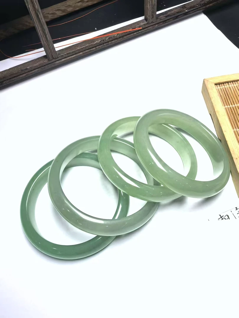2025正宽绿东陵手镯（有石纹水线色根色点，拍一发一多样性发货）