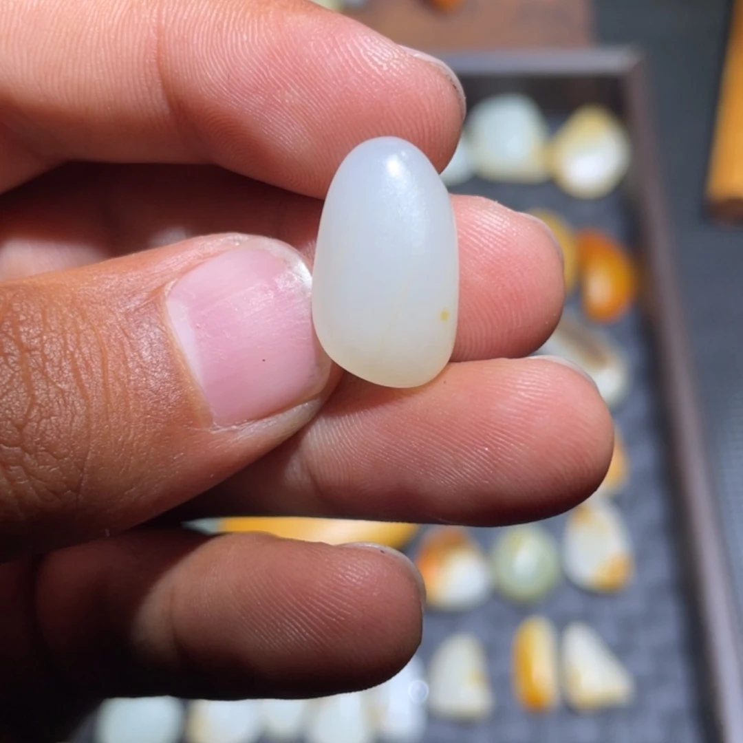 和田玉手链未镶嵌3.4克原籽无修