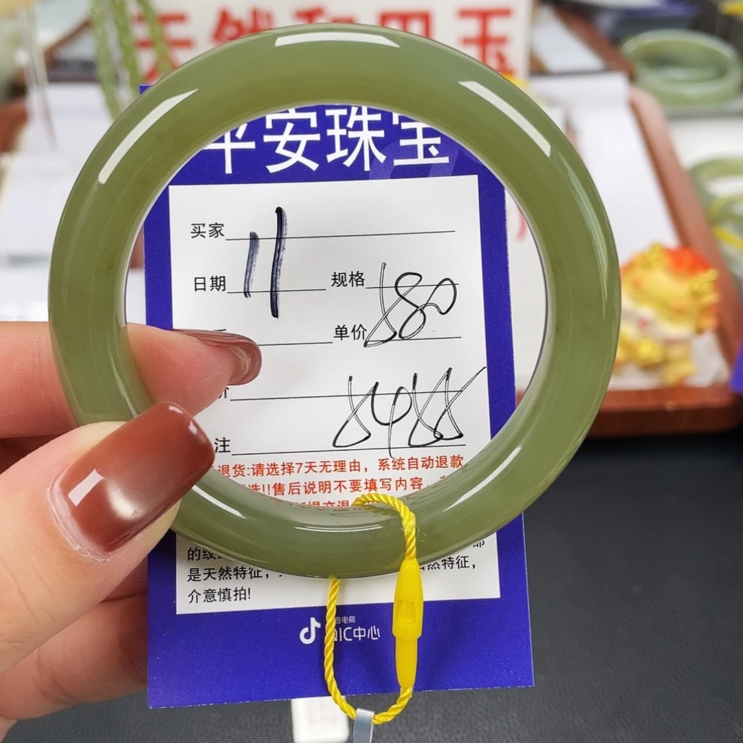 和田玉未镶嵌手镯