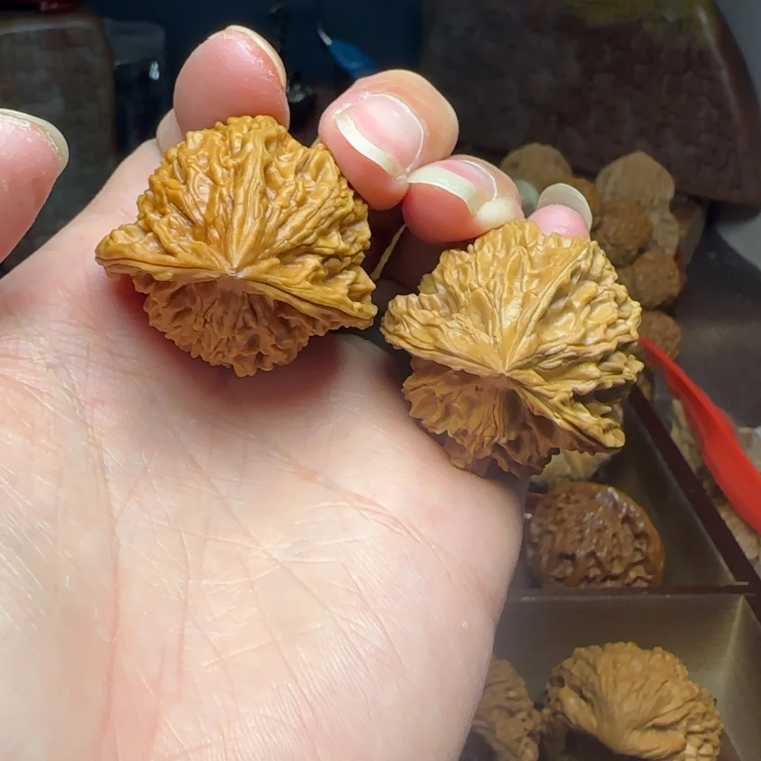 桃核把件丁奔三棱（色差）