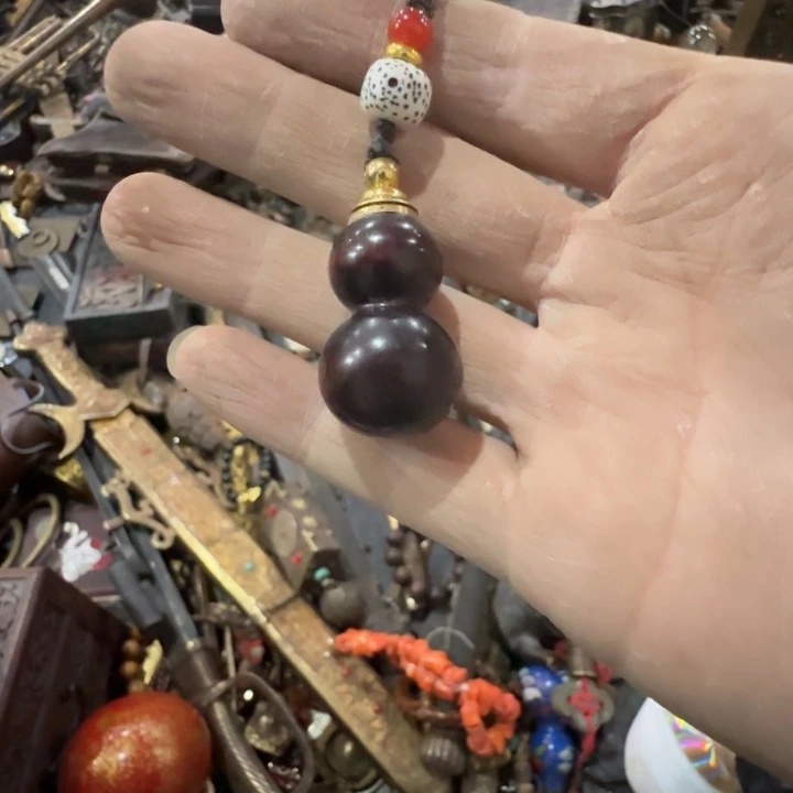 青花瓷器小盖子放漏