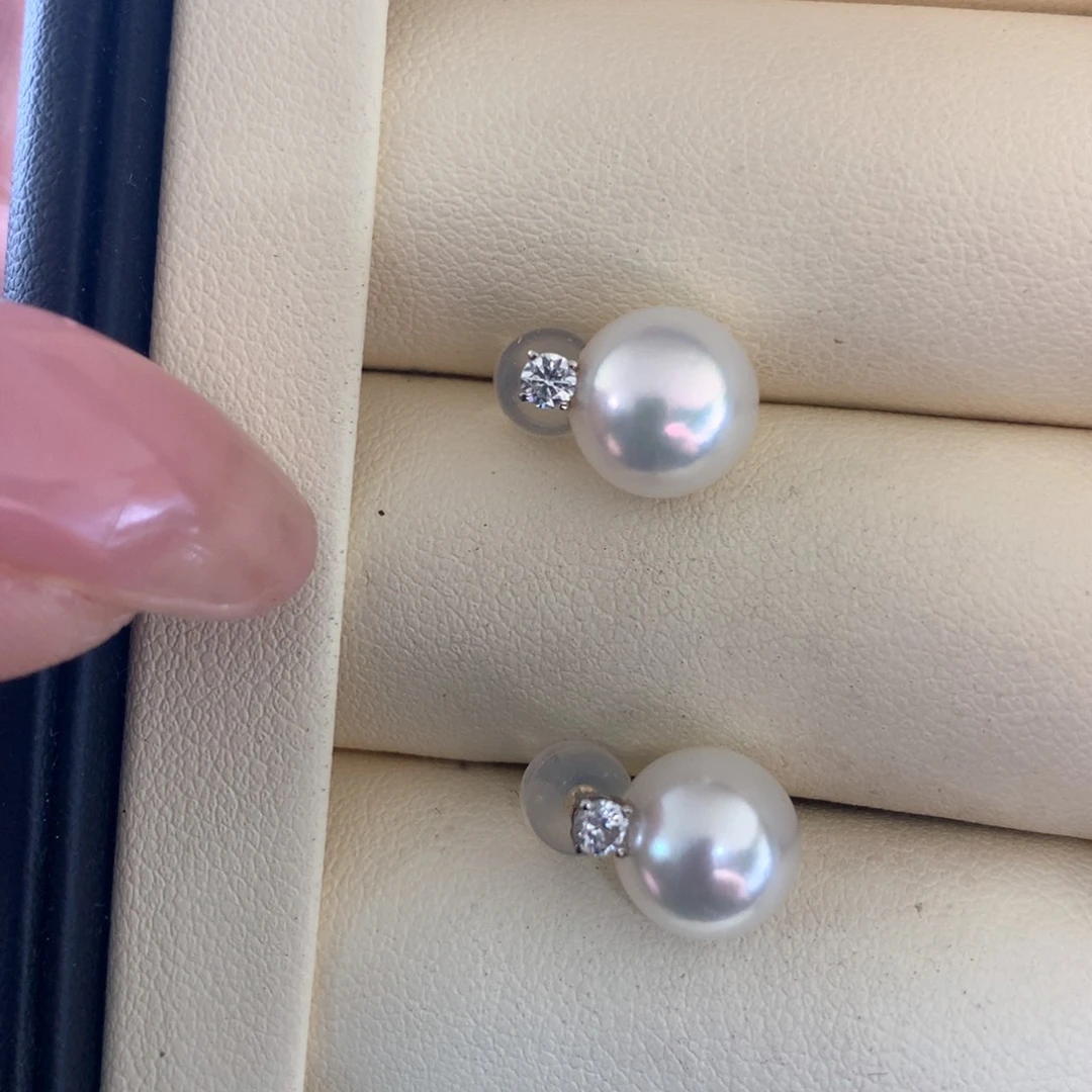 18K金镶嵌海水珍珠耳饰