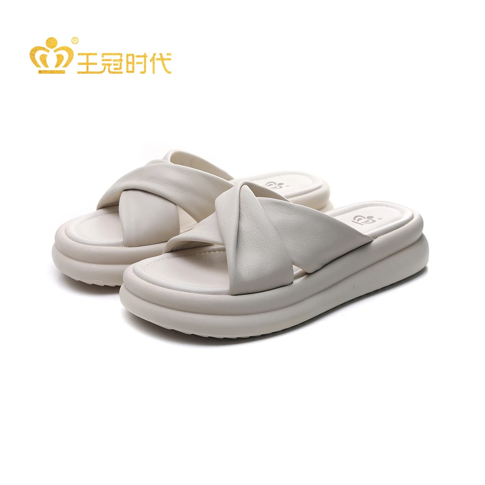 王冠网红沙滩凉拖鞋厚底女2024防滑外穿一字拖仙女风百搭厚底拖鞋
