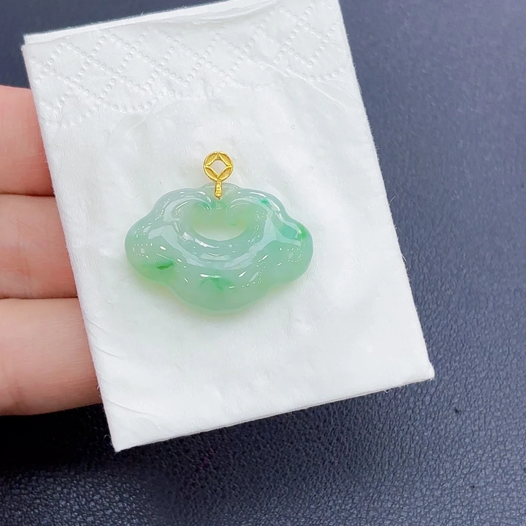 翡翠18K金镶嵌颈饰小*格精品吊坠