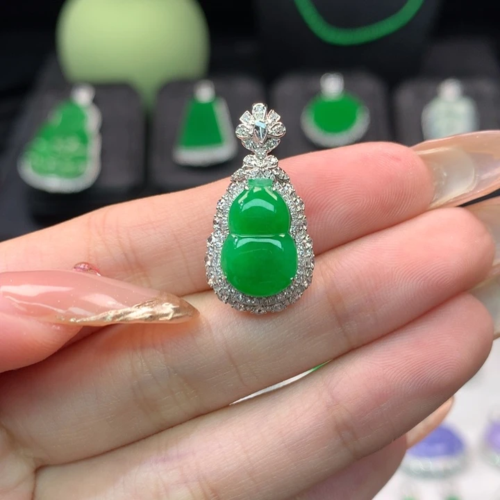 翡翠吊坠(不含链)18K金镶嵌不****财