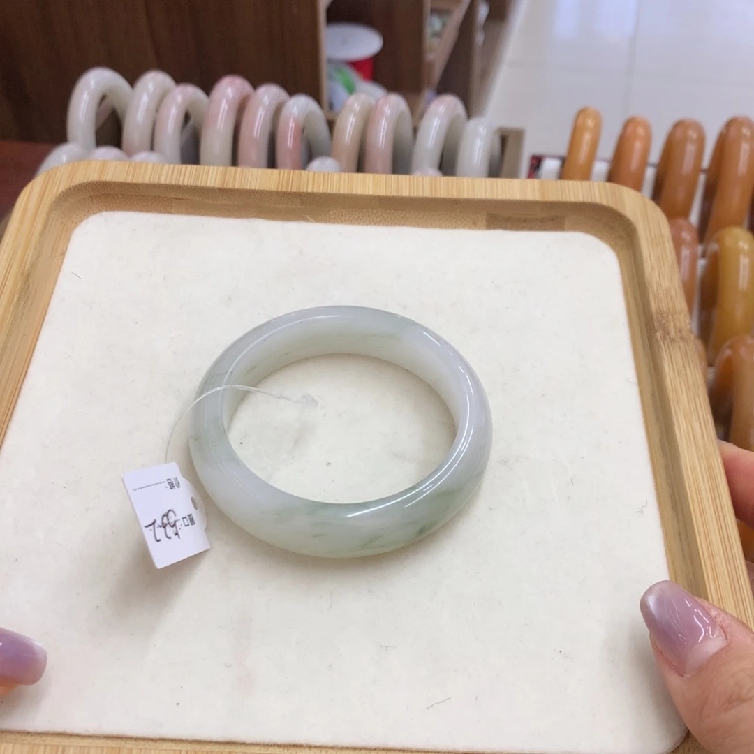 石英质玉未镶嵌手镯