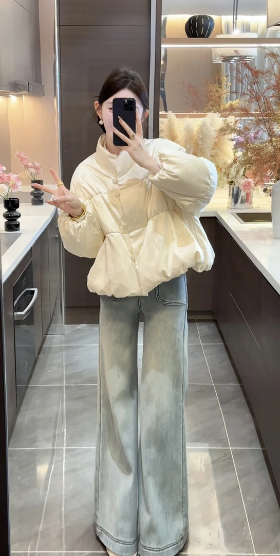 【周粥】【泡芙】2025秋冬新款缎面提花立领白鸭绒羽绒服JJQ5YRF6218