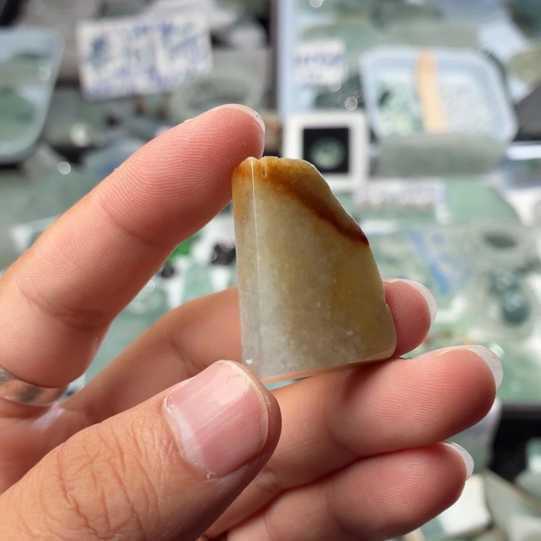 未镶嵌定制翡翠天然缅甸翡翠a货糯化红黄片料
