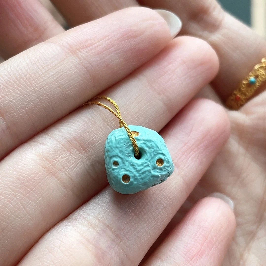 未镶嵌绿松石颈饰