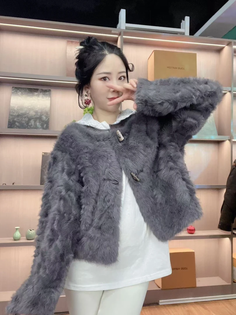 女士秋冬新款设计师毛毛外套托卡半卷短外套8421