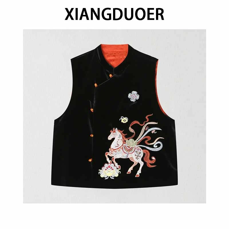 香朵儿年货定制【马上有钱】2026冬新款新中式刺绣彩色盘扣丝绒马甲