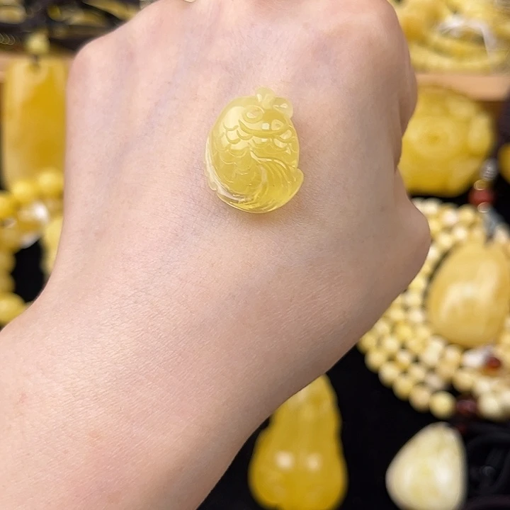 琥珀未镶嵌颈饰琥珀，