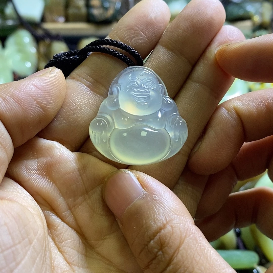 未镶嵌岫玉颈饰一个