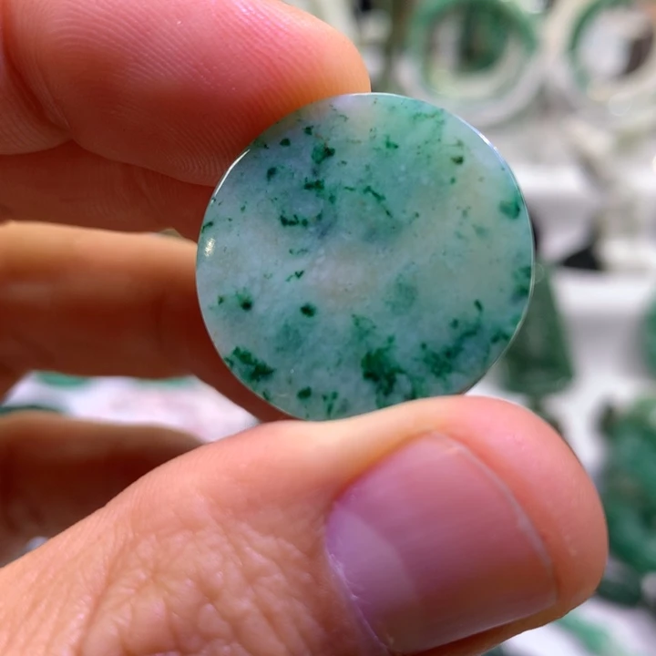 独山玉未镶嵌颈饰