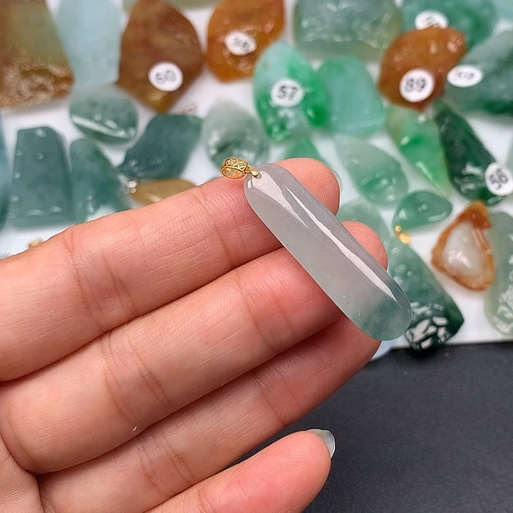 翡翠未镶嵌颈饰随型