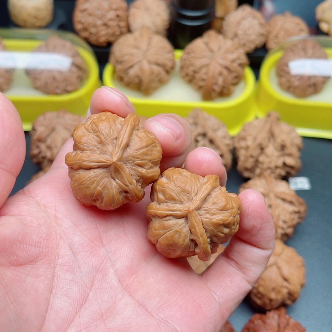 吊坠文玩核桃蛤蟆头三棱34×33.