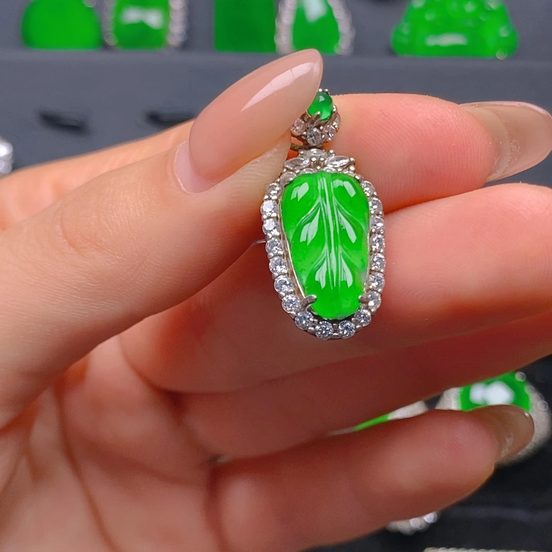 颈饰银S925镶嵌翡翠