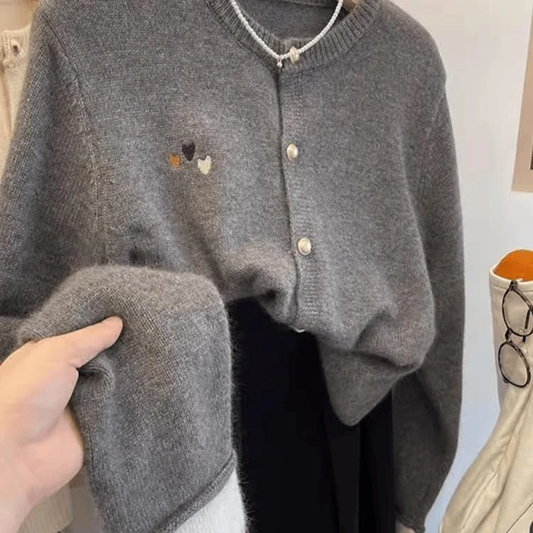 秋季新款羊毛针织衫女宽松欧货刺绣爱心毛衣外套软糯开衫百搭时尚