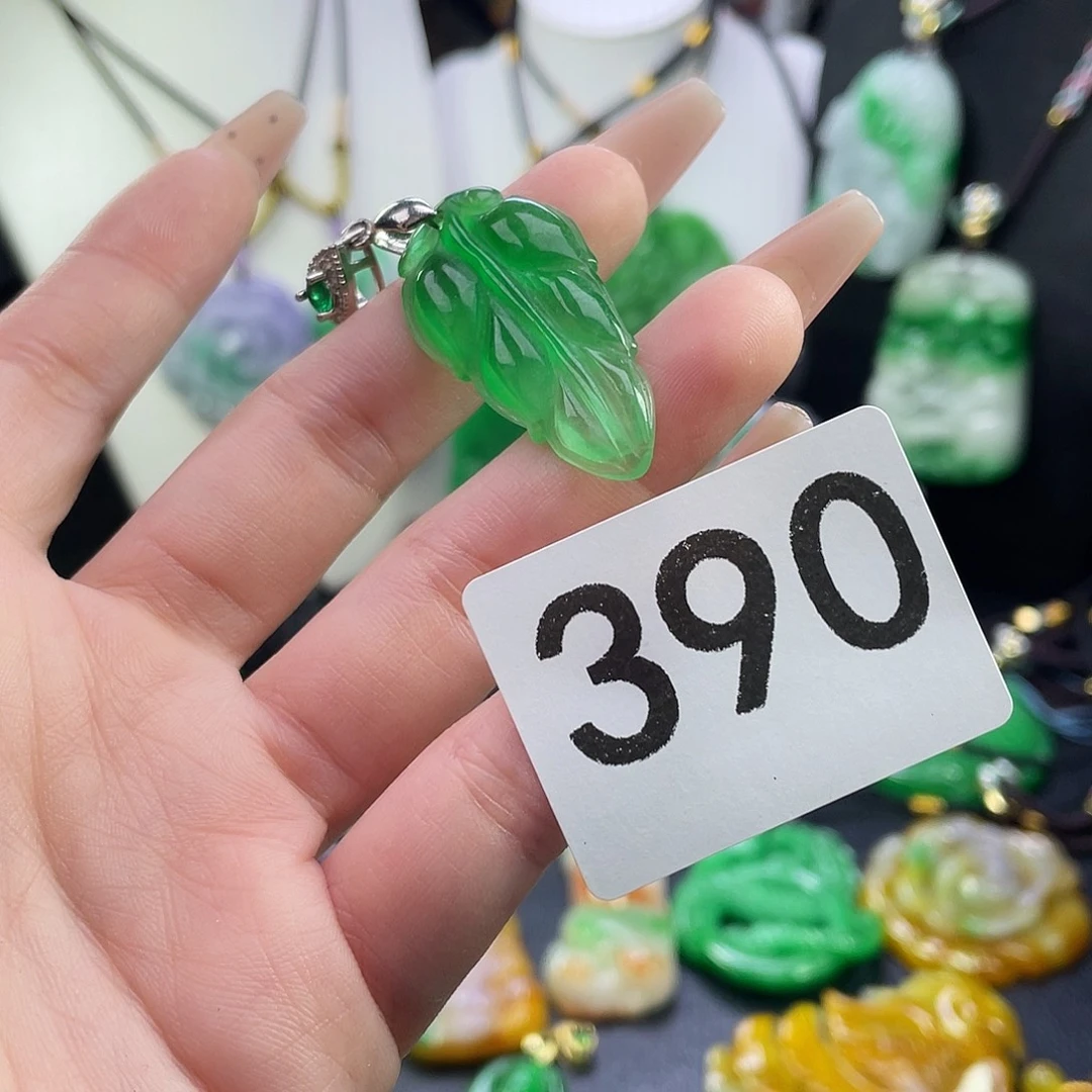 翡翠未镶嵌吊坠(赠链)